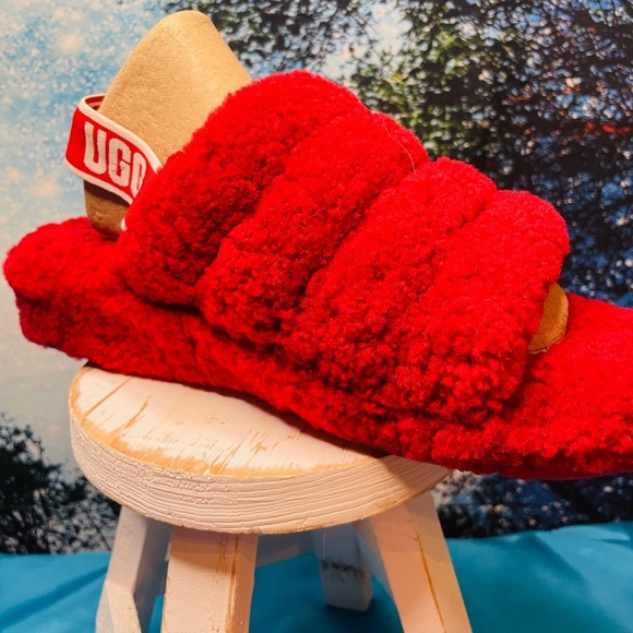 UGG Red Fluffy Slide Sandals /Slippers VGC Size 8 Women’s - Picture 3 of 8